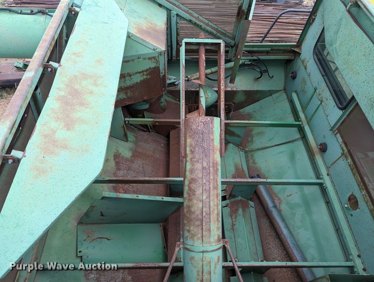 image for item LF9718 John Deere 6620 Turbo  combine