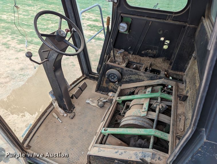 image for item LF9718 John Deere 6620 Turbo  combine