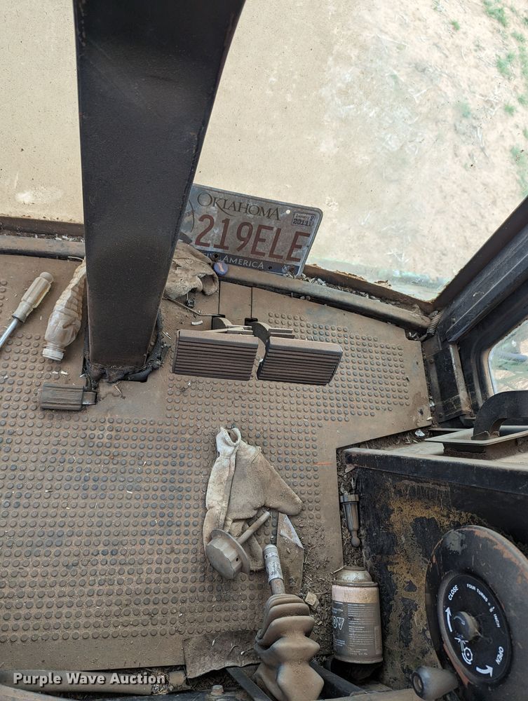 image for item LF9718 John Deere 6620 Turbo  combine