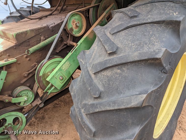 image for item LF9718 John Deere 6620 Turbo  combine