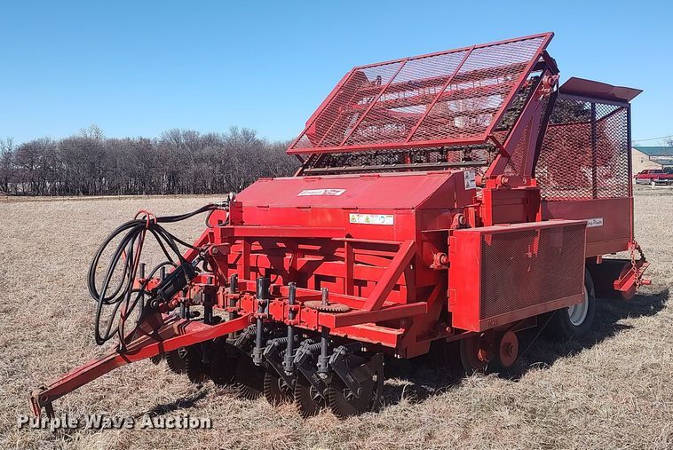 image for item LG9587 Bermuda King 8/96/N C-TILL  no-till planter