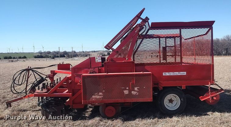 image for item LG9587 Bermuda King 8/96/N C-TILL  no-till planter