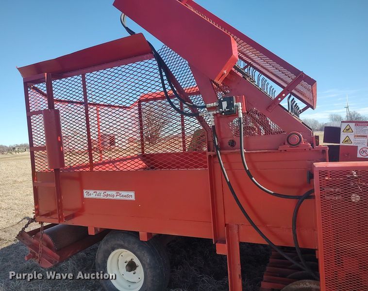 image for item LG9587 Bermuda King 8/96/N C-TILL  no-till planter