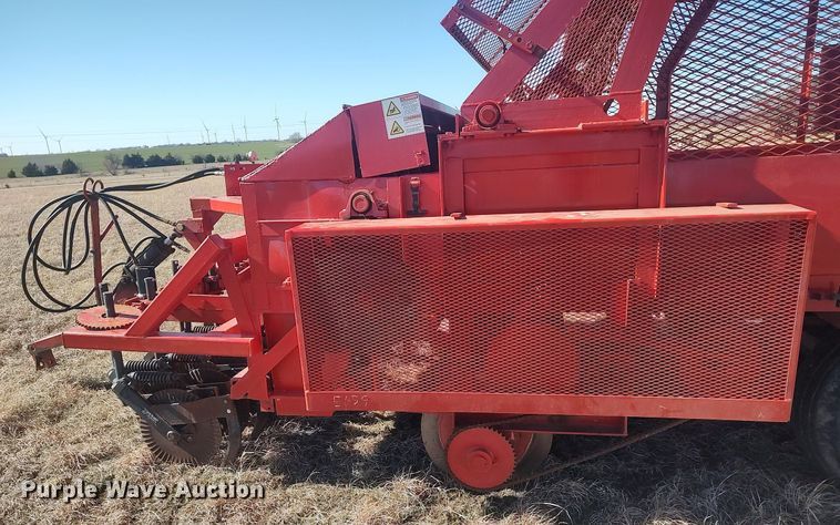 image for item LG9587 Bermuda King 8/96/N C-TILL  no-till planter