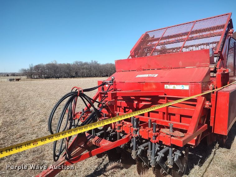 image for item LG9587 Bermuda King 8/96/N C-TILL  no-till planter