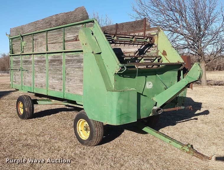 image for item LG9599 John Deere E0125  silage wagon