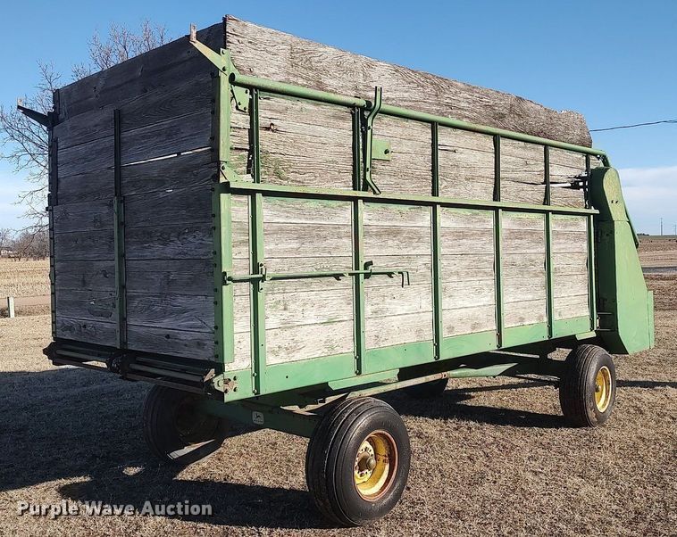image for item LG9599 John Deere E0125  silage wagon