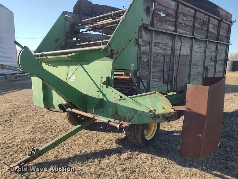 image for item LG9599 John Deere E0125  silage wagon