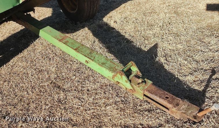 image for item LG9599 John Deere E0125  silage wagon