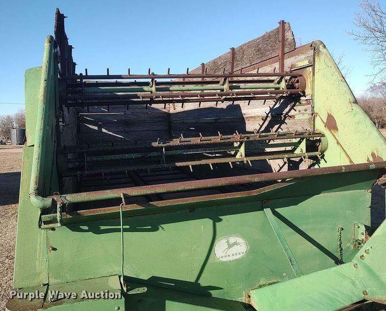 image for item LG9599 John Deere E0125  silage wagon