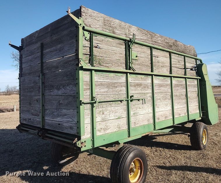 image for item LG9599 John Deere E0125  silage wagon