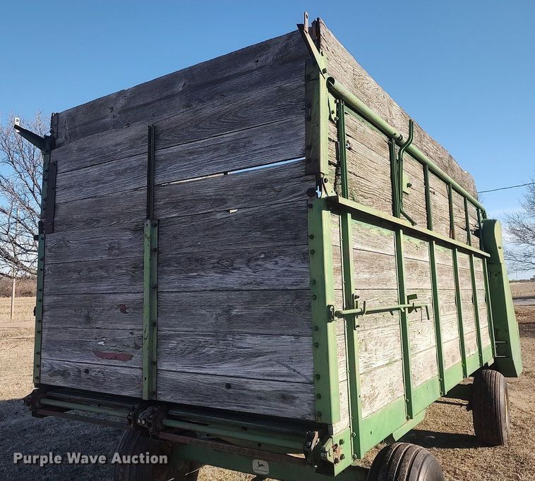 image for item LG9599 John Deere E0125  silage wagon