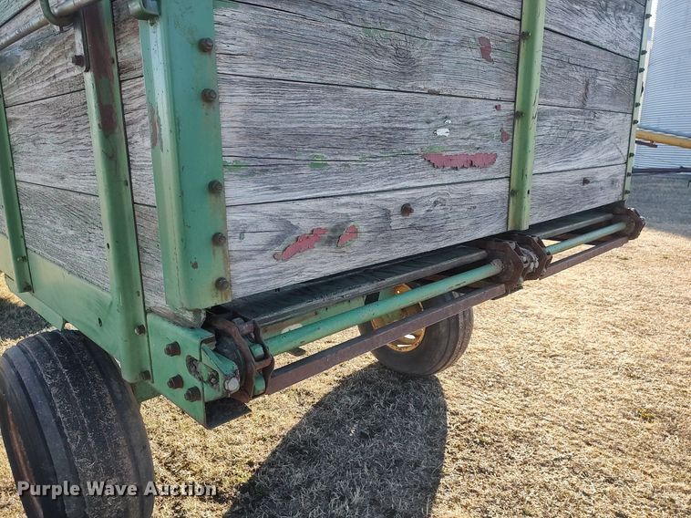 image for item LG9599 John Deere E0125  silage wagon