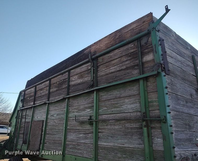 image for item LG9599 John Deere E0125  silage wagon