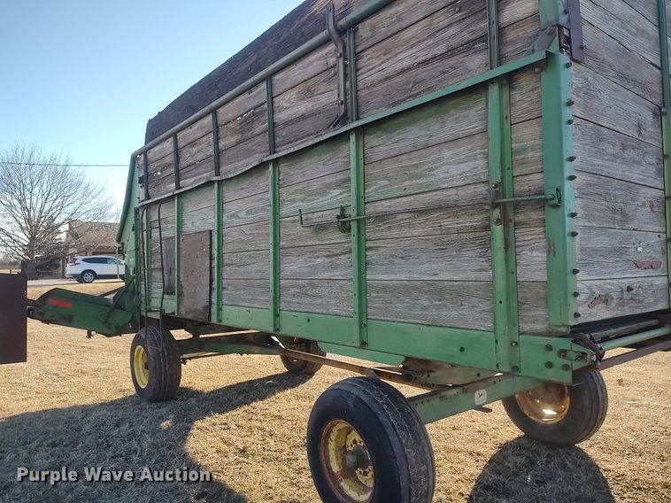 image for item LG9599 John Deere E0125  silage wagon