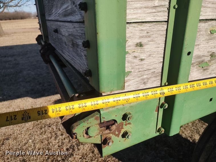 image for item LG9599 John Deere E0125  silage wagon