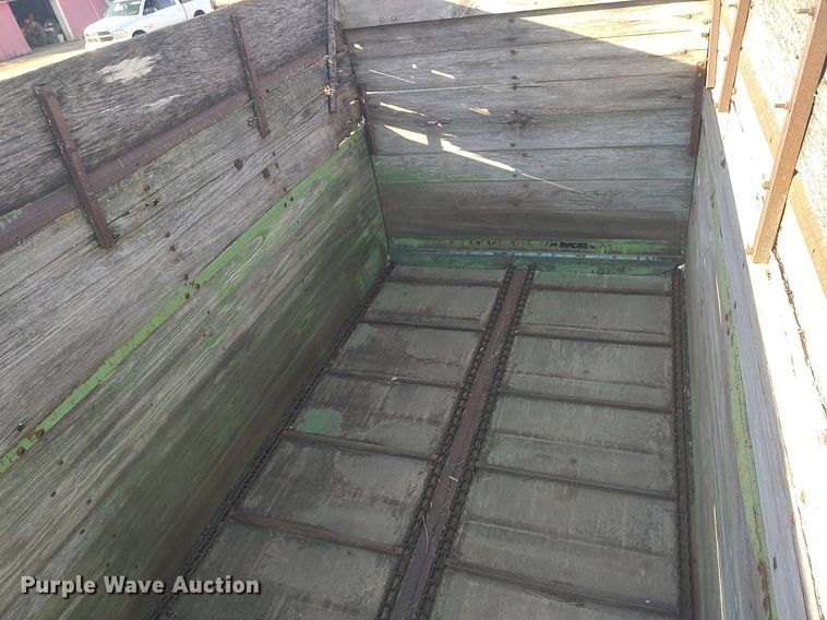 image for item LG9599 John Deere E0125  silage wagon