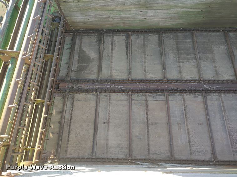 image for item LG9599 John Deere E0125  silage wagon