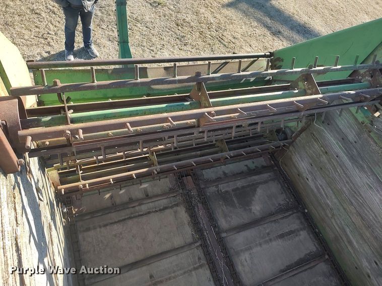 image for item LG9599 John Deere E0125  silage wagon