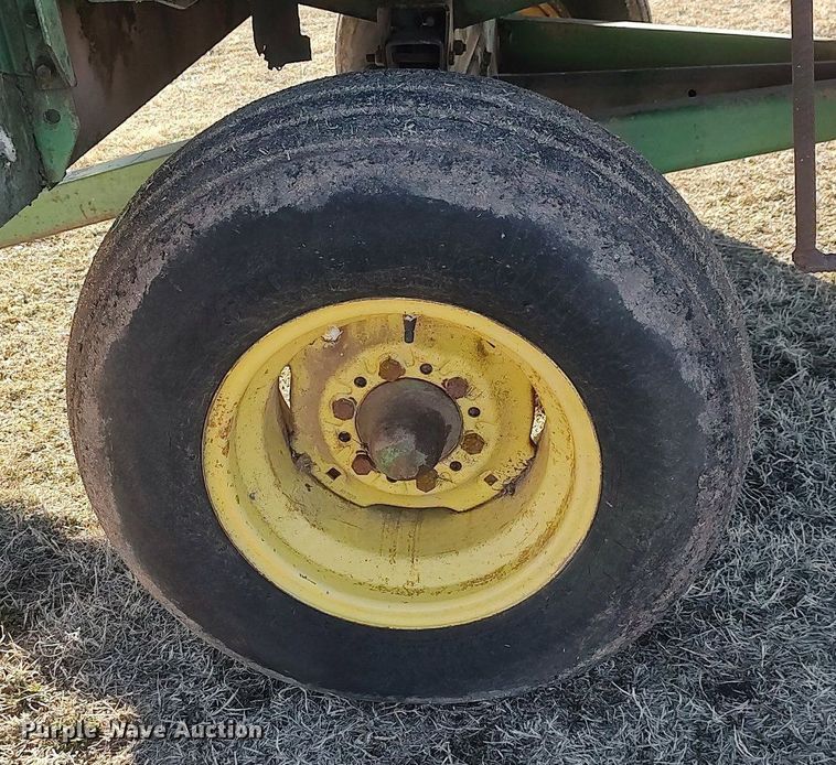 image for item LG9599 John Deere E0125  silage wagon