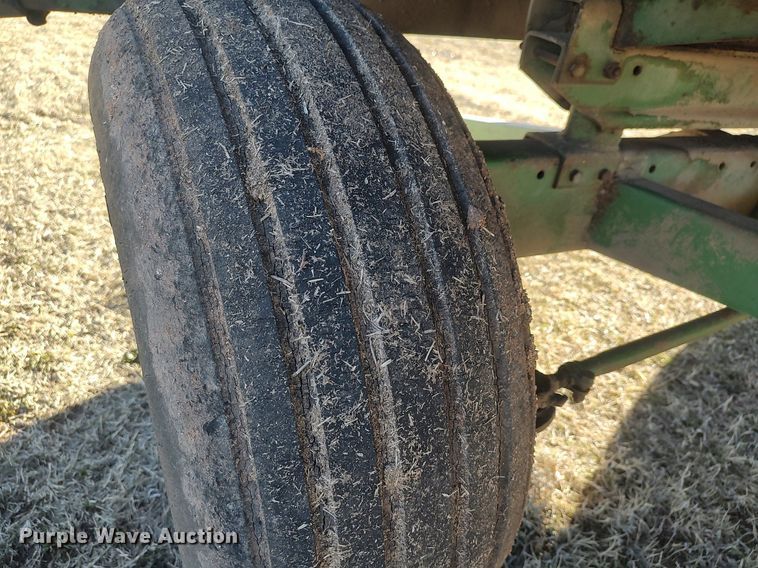 image for item LG9599 John Deere E0125  silage wagon