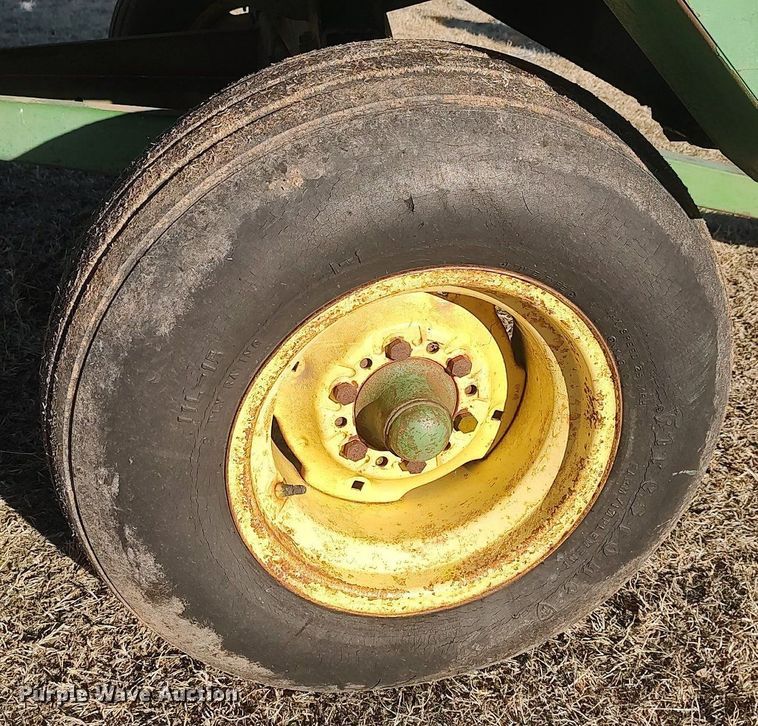 image for item LG9599 John Deere E0125  silage wagon