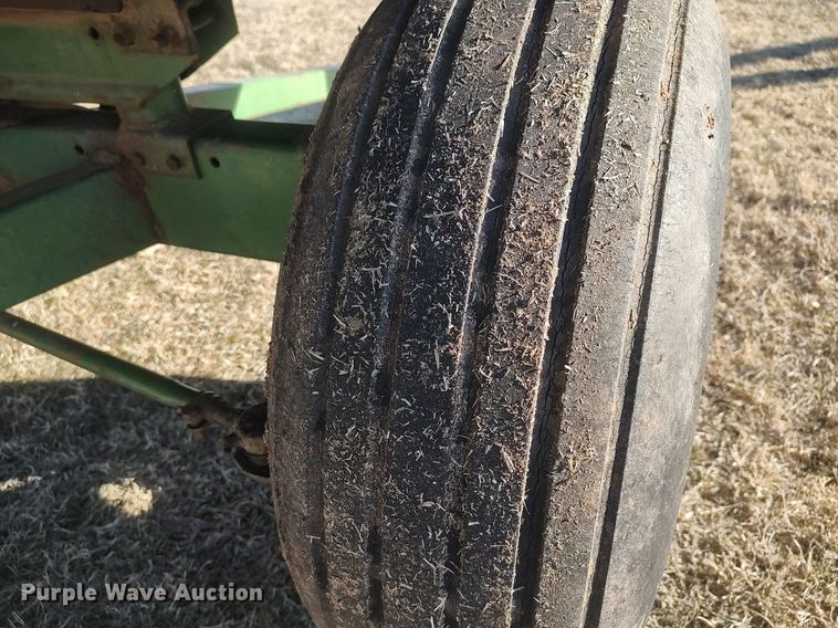 image for item LG9599 John Deere E0125  silage wagon