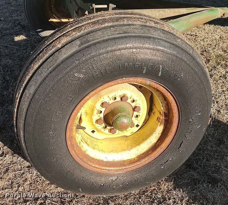 image for item LG9599 John Deere E0125  silage wagon