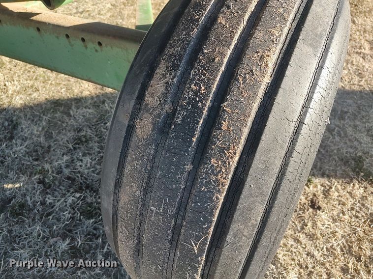 image for item LG9599 John Deere E0125  silage wagon