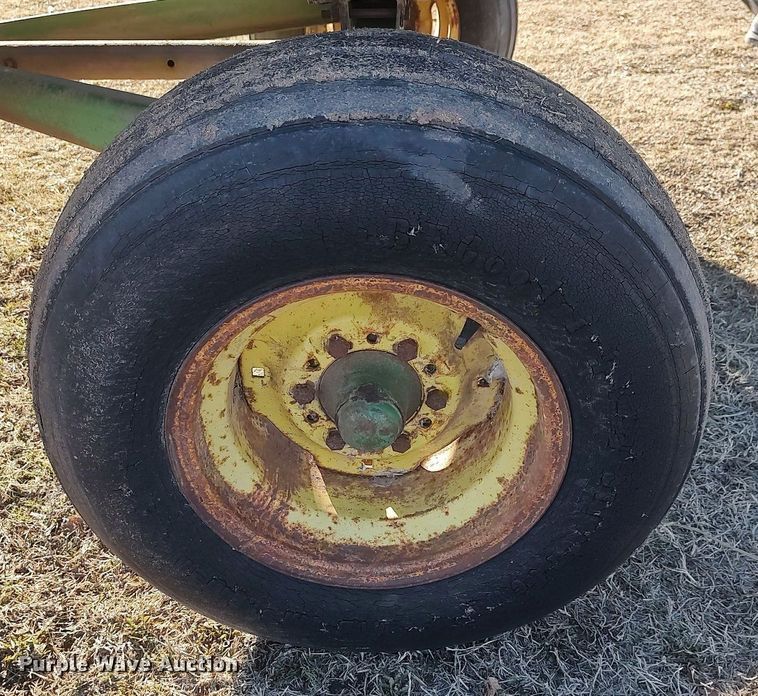 image for item LG9599 John Deere E0125  silage wagon