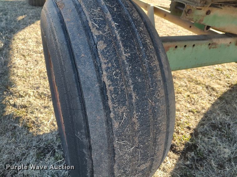 image for item LG9599 John Deere E0125  silage wagon