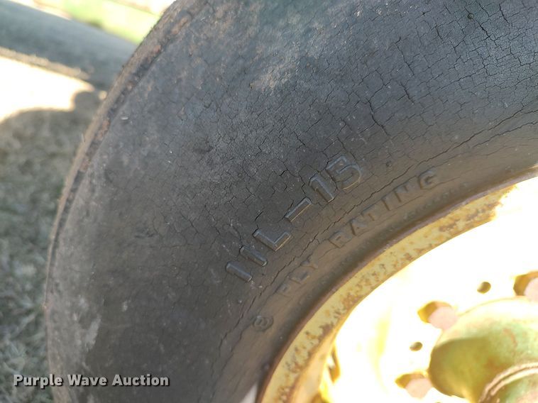 image for item LG9599 John Deere E0125  silage wagon