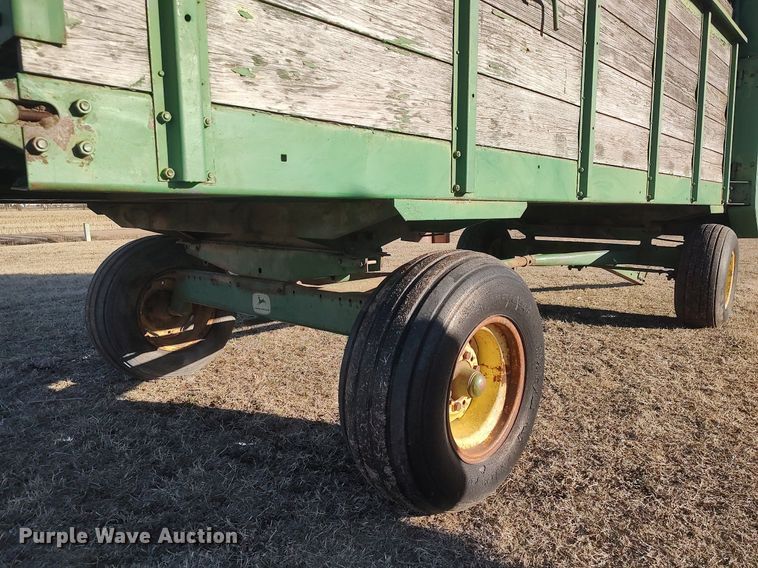 image for item LG9599 John Deere E0125  silage wagon