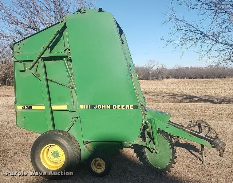 image for item LG9600 John Deere 435  round baler