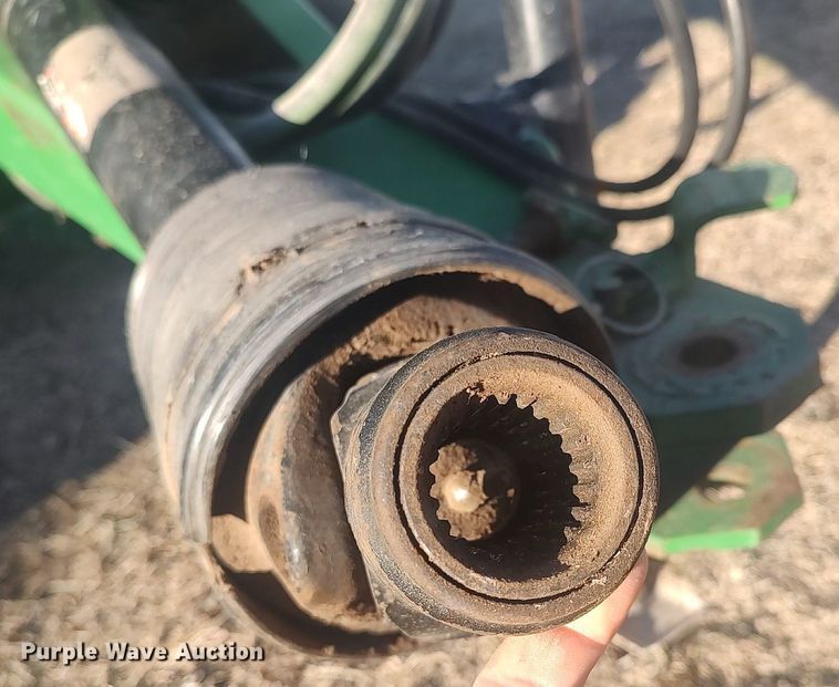 image for item LG9600 John Deere 435  round baler