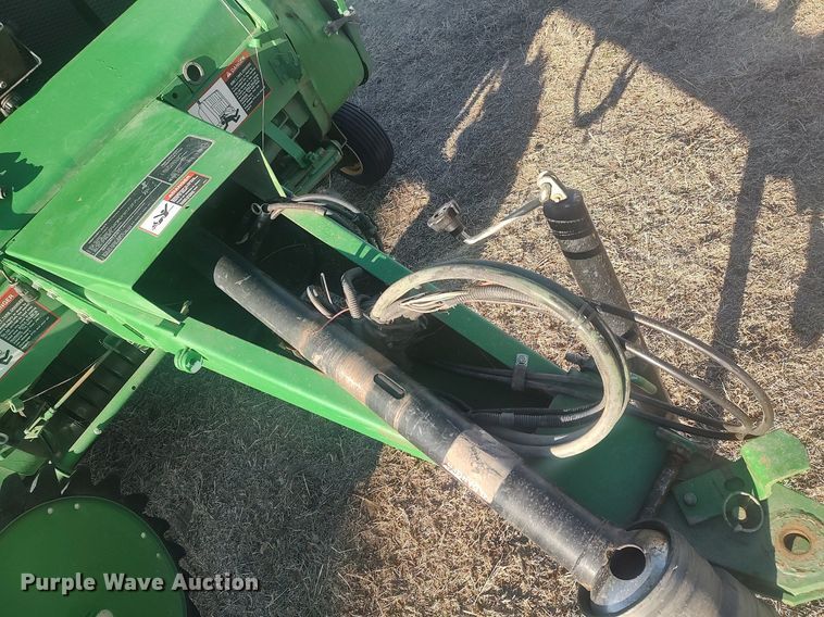 image for item LG9600 John Deere 435  round baler