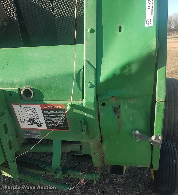 image for item LG9600 John Deere 435  round baler