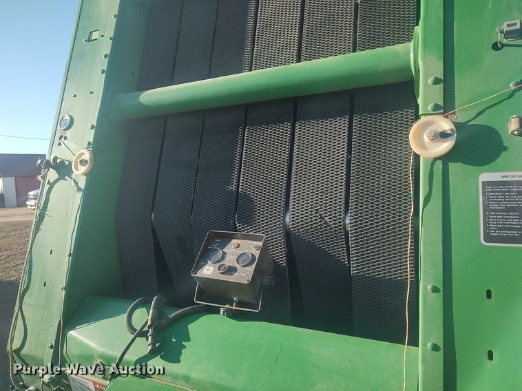 image for item LG9600 John Deere 435  round baler