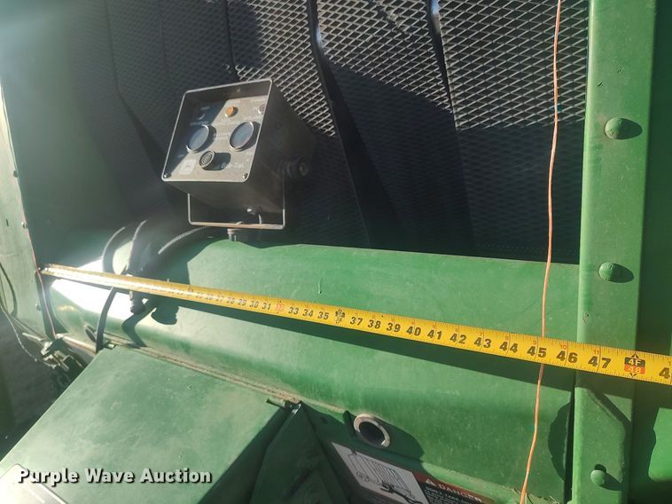 image for item LG9600 John Deere 435  round baler