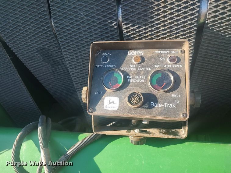 image for item LG9600 John Deere 435  round baler