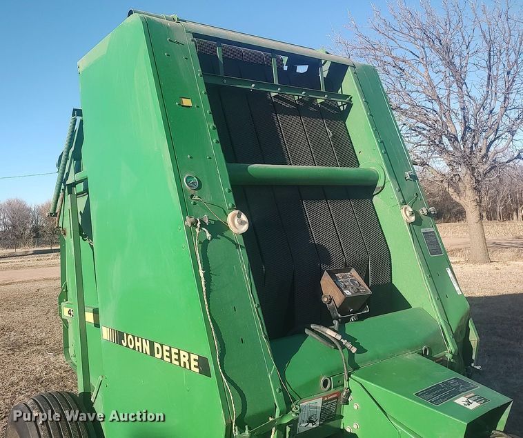image for item LG9600 John Deere 435  round baler