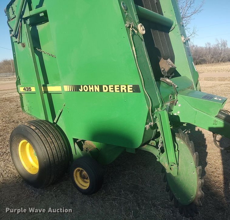 image for item LG9600 John Deere 435  round baler
