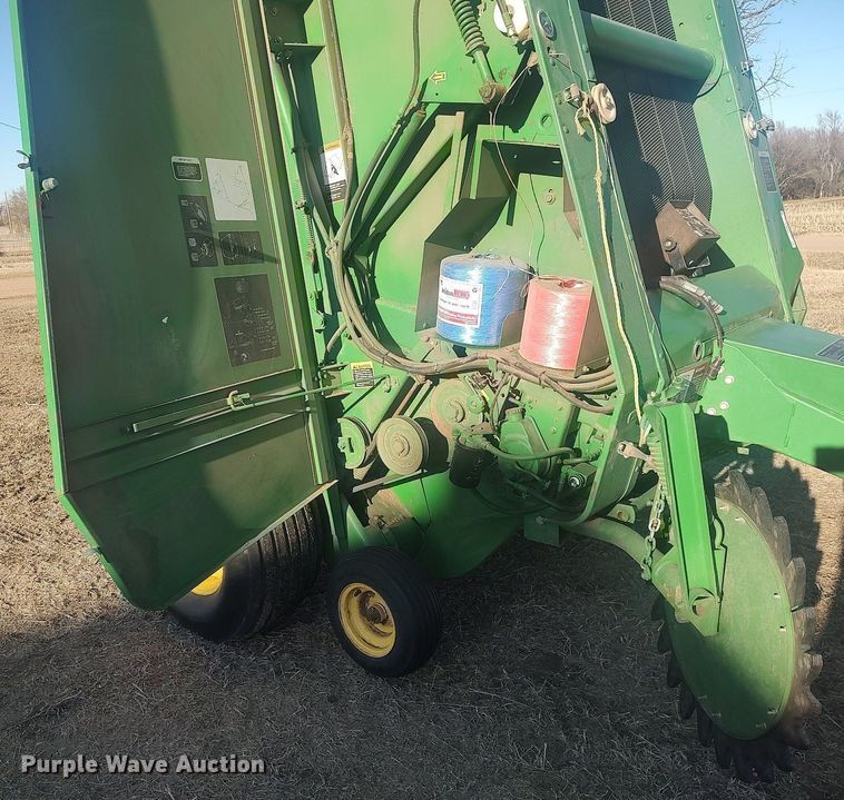 image for item LG9600 John Deere 435  round baler