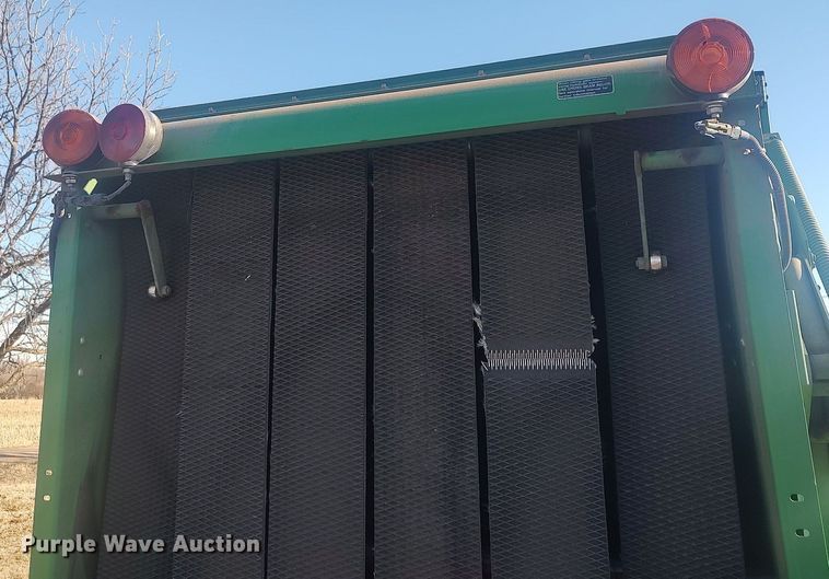 image for item LG9600 John Deere 435  round baler