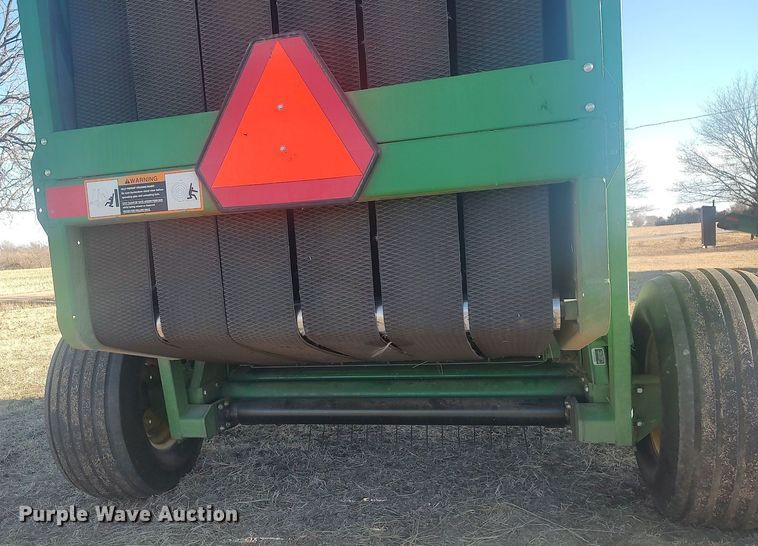 image for item LG9600 John Deere 435  round baler