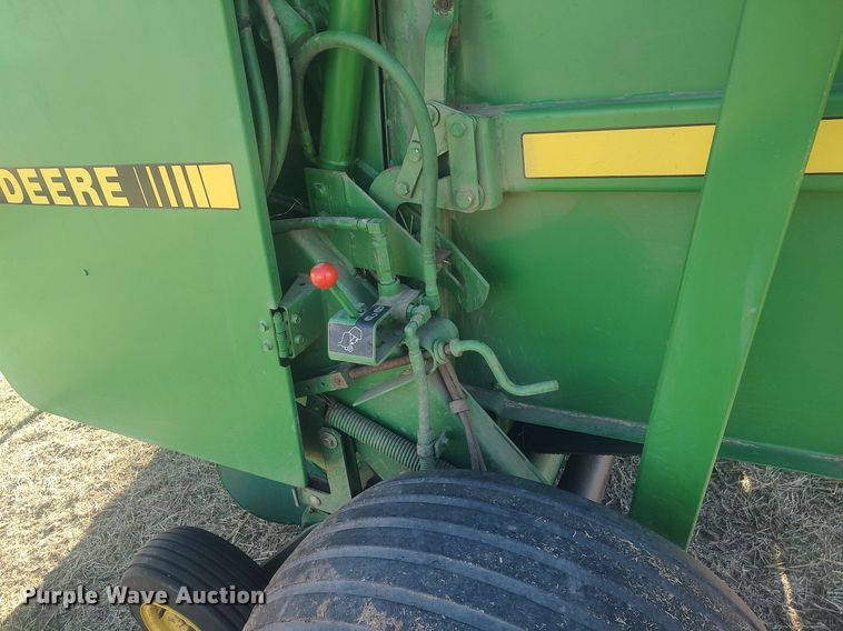 image for item LG9600 John Deere 435  round baler