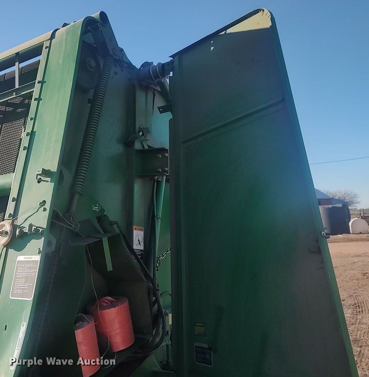 image for item LG9600 John Deere 435  round baler