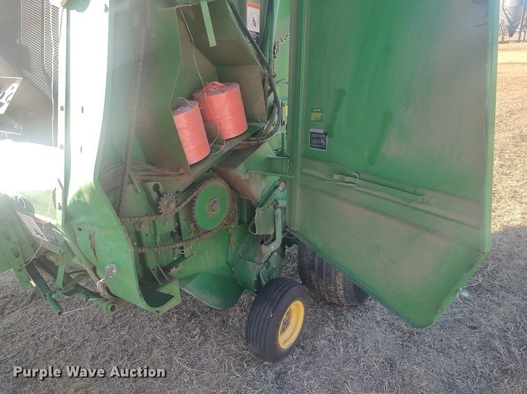 image for item LG9600 John Deere 435  round baler
