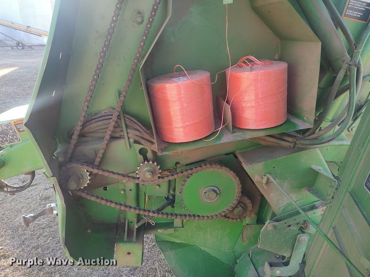 image for item LG9600 John Deere 435  round baler