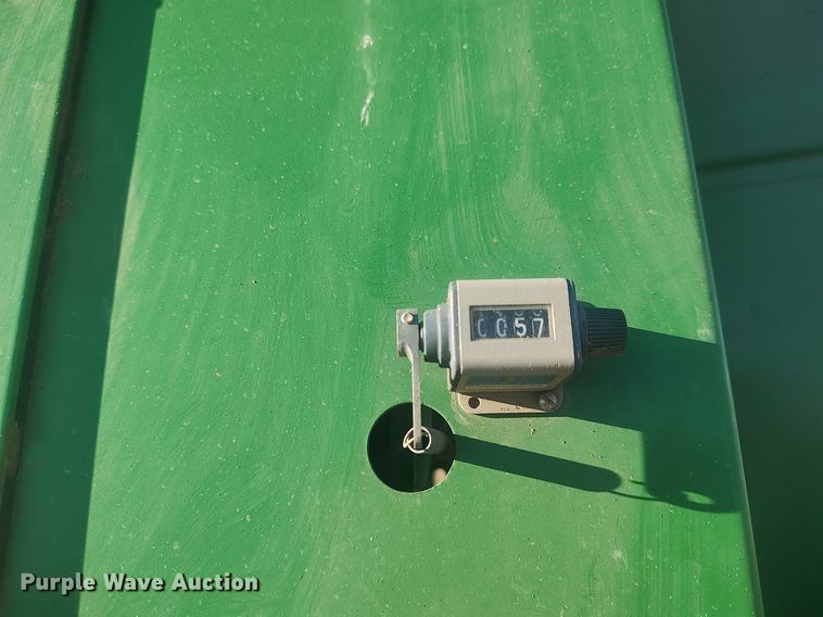 image for item LG9600 John Deere 435  round baler